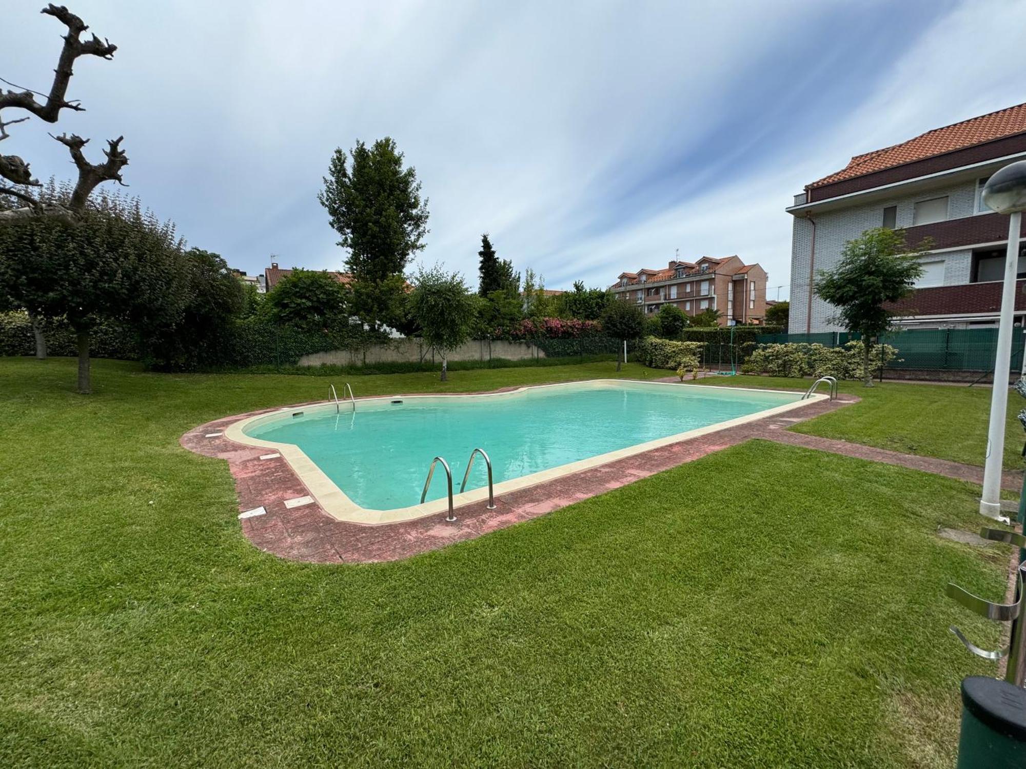 Garaje Y Piscina Comunitaria! Apartment Suances Exterior foto